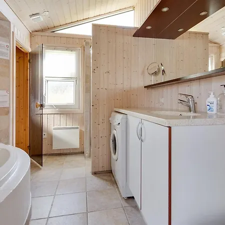 펜션 Three-bedroom Holiday In *