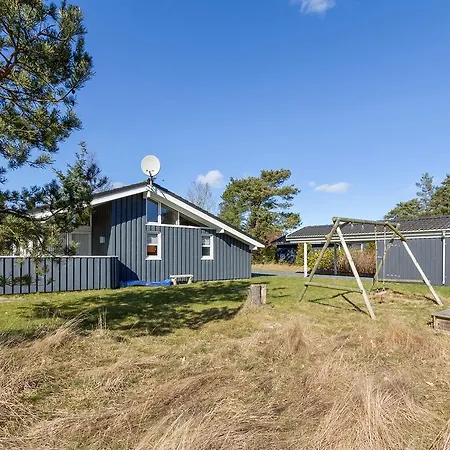 Three-bedroom Holiday In * Hals