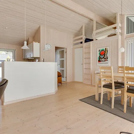 Three-bedroom Holiday In * Hals