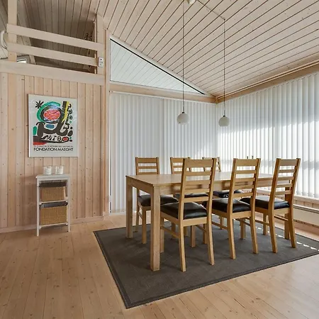 Three-bedroom Holiday In * Hals