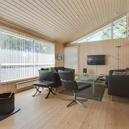 펜션 Three-bedroom Holiday In *