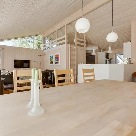 Three-bedroom Holiday In * Hals